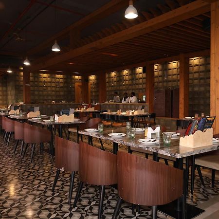 Afc Hotel Indore Exteriör bild