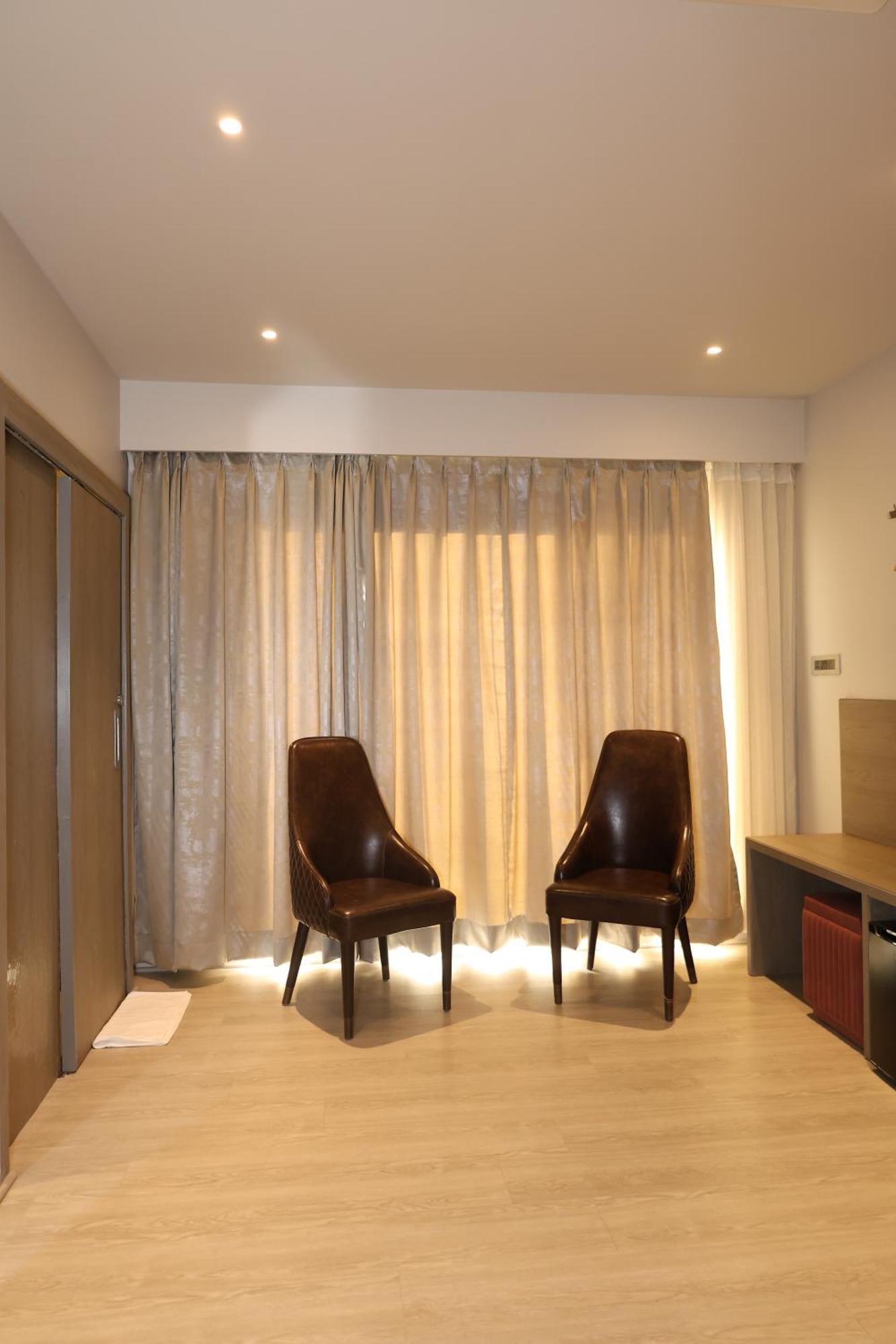 Afc Hotel Indore Exteriör bild