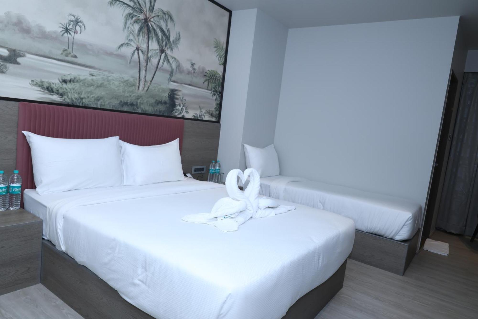 Afc Hotel Indore Exteriör bild
