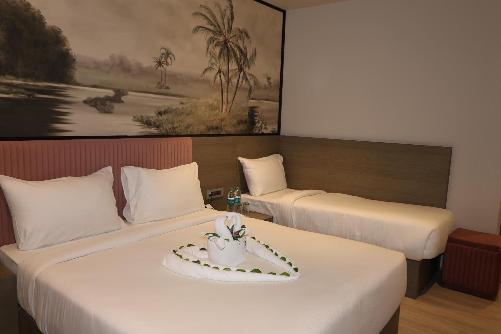 Afc Hotel Indore Exteriör bild