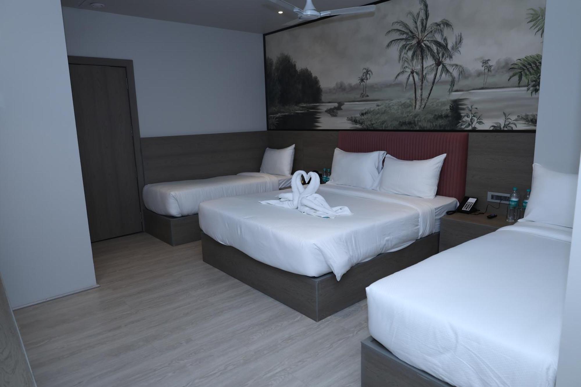 Afc Hotel Indore Exteriör bild