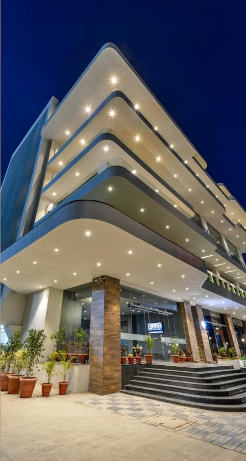 Afc Hotel Indore Exteriör bild